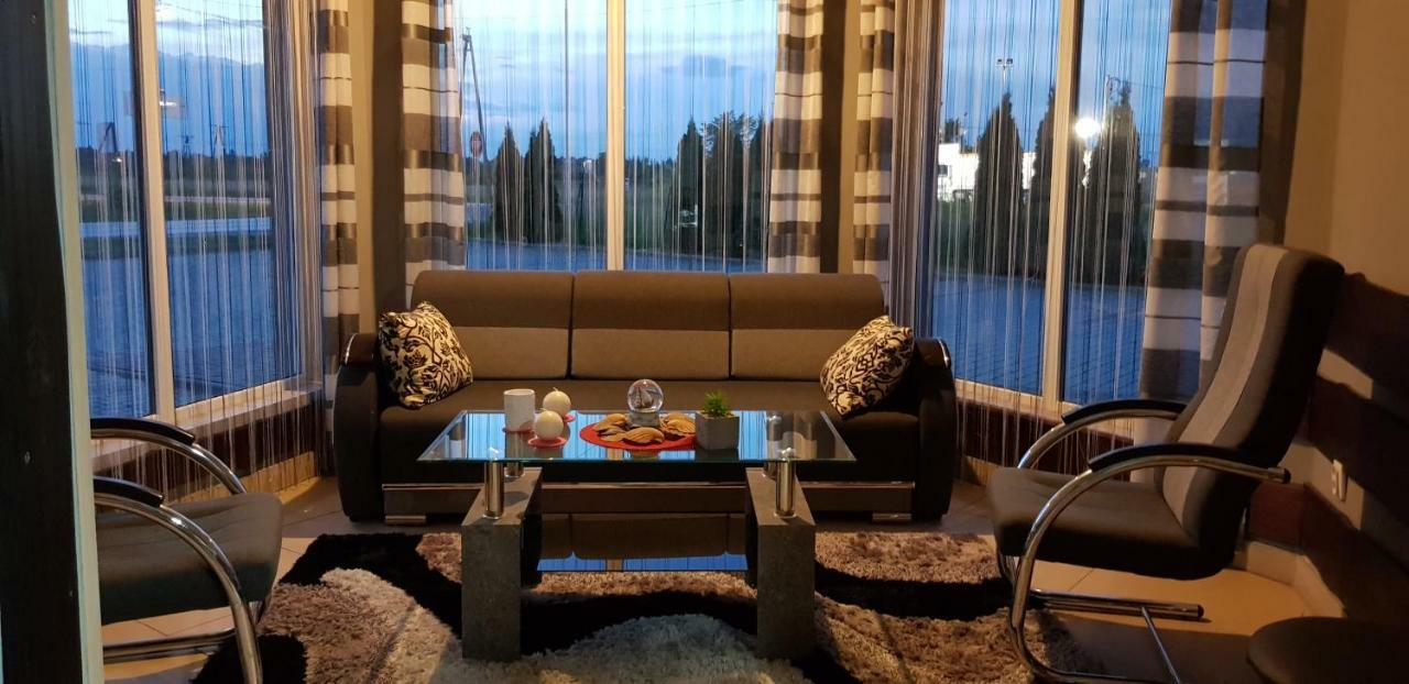 Sebar Hotel Gorzyce  Buitenkant foto